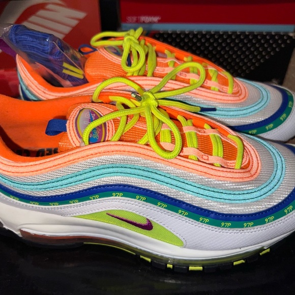 Three pair of LIKE NEW Nike Air Max size 10 - Picture 3 of 15